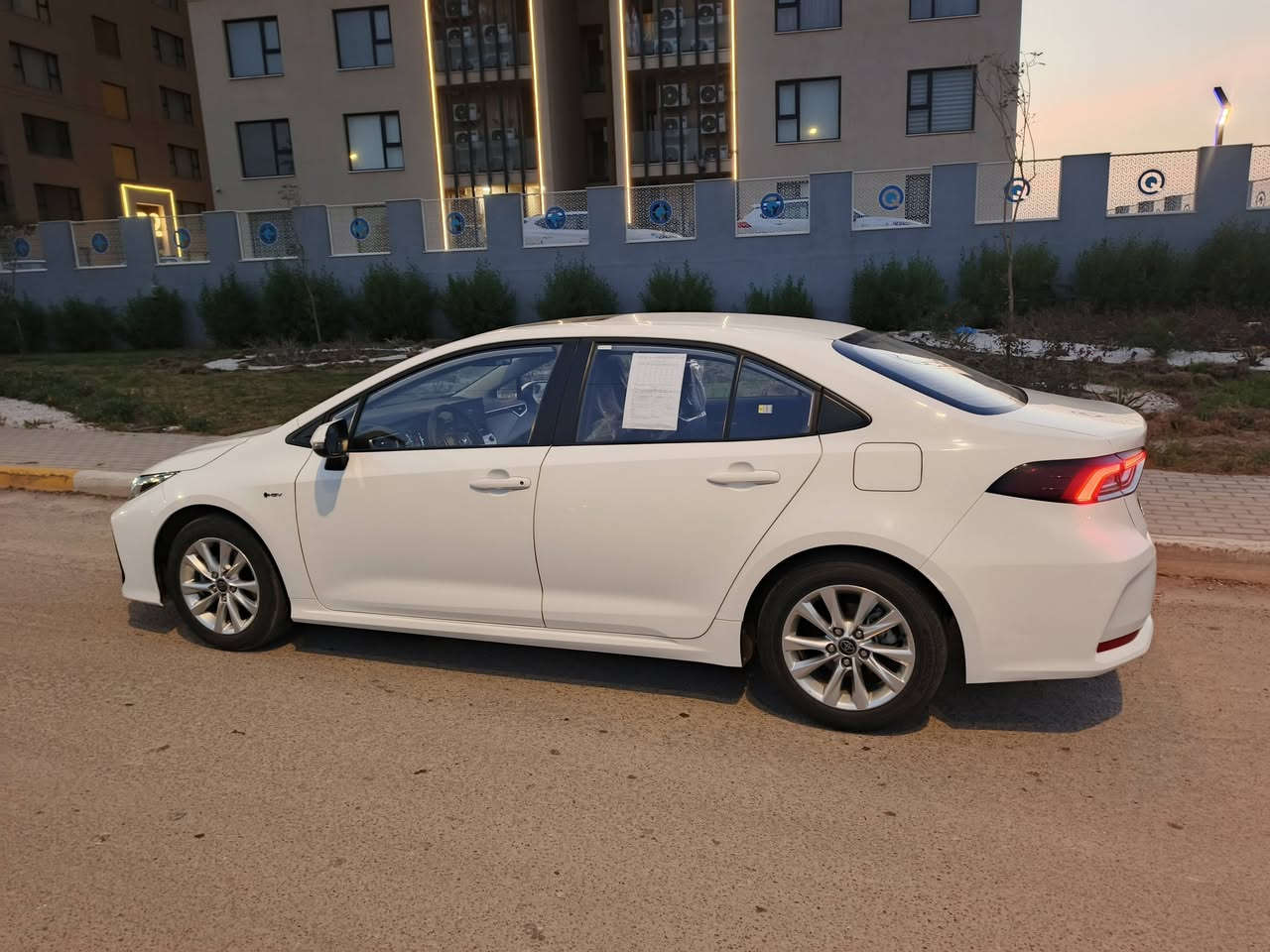 السلام عليكم
تويوتا كورلا 
شكل  خليجي موديل 2025 اخت الزيرو
✅مكفوله من الضربه والصبغ والبارد

  مواصفات

✅بصمة عدد 2 

✅جلد 

✅رادارات

✅لايت زينون

✅بك لايت لد

✅فتحة

✅شاشه تعمل ابل كار بلي 

✅ لد خلفي + لد امي 

✅كراسي جلد

✅تبريد شاشة

✅قطعتين تبريد

✅سايد بريك كهرباء

✅اوتو هولد

✅مانع نزلاق

✅دشبول دجتال
اخوان سياره جديده بمعنا الكلمه ماشيه 10 الف بسمي رقم بغداد 

سعر السيارة : 157
للأسفسار : ***********
مكاني بغداد
