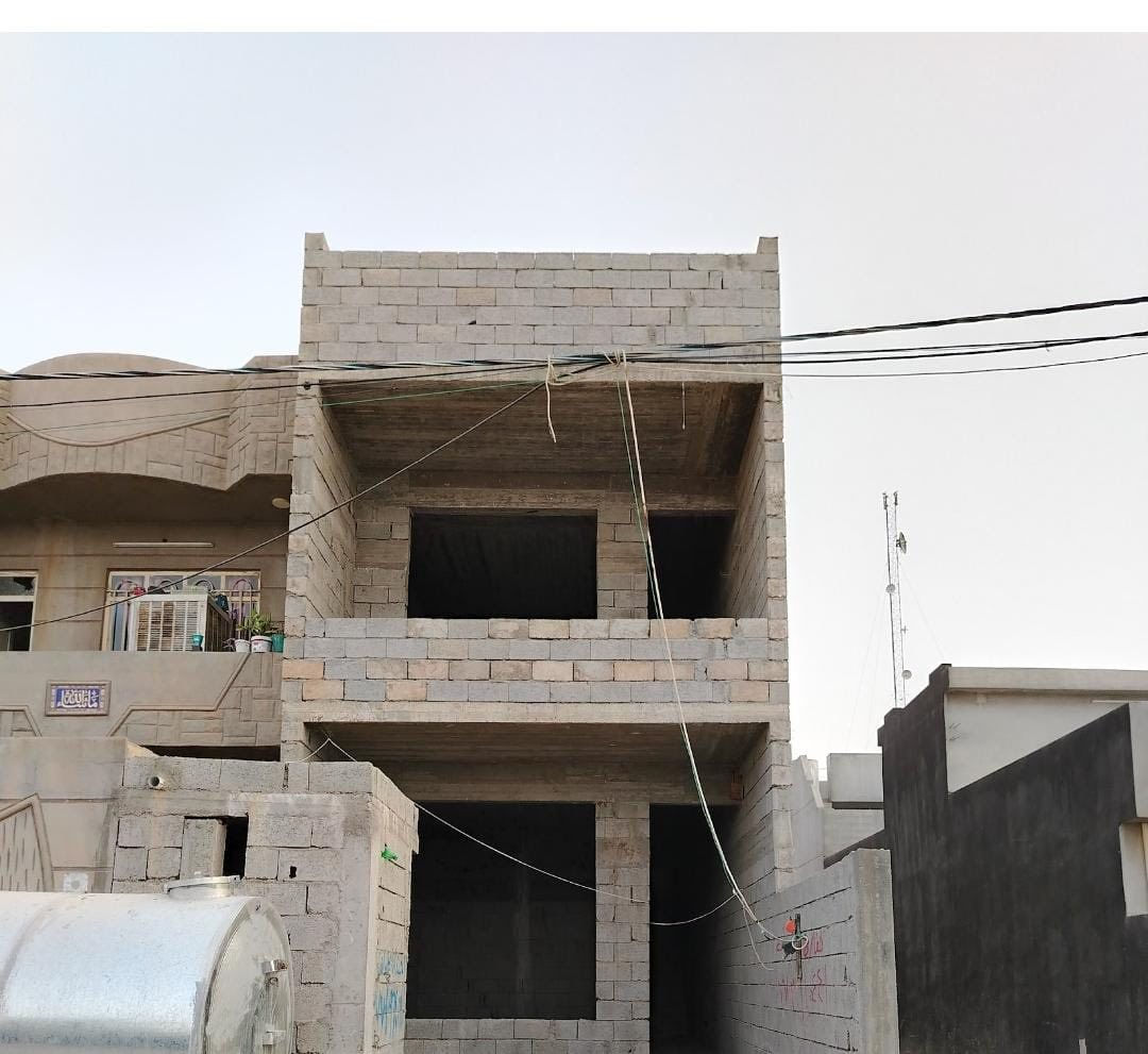 ✅هيكل طابقين للبيع على حديقة في منطقة 77 شركة طارق
⚠️ التفاصيل 👇🏻
طابقين وبيتونة مسقف
في شركة طارق مقابيله ساحة
قرب مدرسة الشهامة
المساحة 125متر
واجهة 5متر
الطابق الأرضي المجاري كاملة
ومصبوب لاش
وبئر بعمق 9متر
اجود انواع المواد
بلوك شوان
سمنت الماس
مجاري امل الشريف المصري

السعر 75 وبي مجال
للتواصل : *********** 📞 ***********
موقع المكتب : https://maps.app.goo.gl/j3b8CWH6HZtqJT8XA?g_st=ic📍
