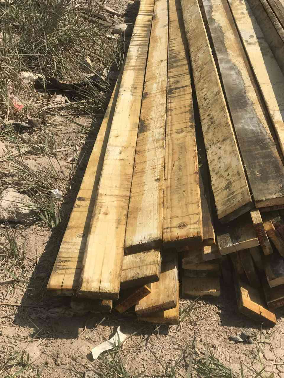 خشب للبيع.  لوح طول 4متر جديد شغلة و حدة مكعب   + مقاصير مكعب العدد الكلي مكعبين ‏‏‪***********‬‏
