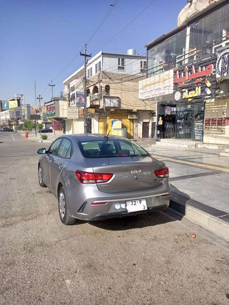 KIA RIO شكل جديد موديل 2022سيارة فول اقتصادي يتحمل أسواء نوع من الوقود وتبريد بالصيف مع البنزين العادي شغال بدون ادوانز
سيارةجاهزةبدون دينار تصرف بها
مواصفات 
محرك 16 دوش
شاشة كبيرة ايلات
كامرة دوارة
جامات كهربائي 
مراية شفت كهربائي 
ويل حجم 15
دشبول لونين اسود و رصاصي
سيارة ثلاثة قيادة
تحكمات استيرا 
مقعد جم ترفع وتنزيلها
مانع تزحلق
ائيرباكات عشرة فيها
وحساسات اطارات
وصندوق بونيد وبيان
وكير وهندربريك
وبعد فيها كثير من الحساسات أخرى 
الحادثة السيارة شي بسيط
بس البونيد صبغ وبدون الدواخل ائيرباك فقط استيرآ طاكة 
حتى غاز تبريد بلادي باقي ما متأثرة علي راديتر تبريد سيارة
وبها مكان بارد اصغار ابدا
مكان سيارة كركوك
 اي إستفسار عندكم خابر على هذا الارقام
***********وات ساب على اسيا فقط
                       *********** كركوك, العراق
