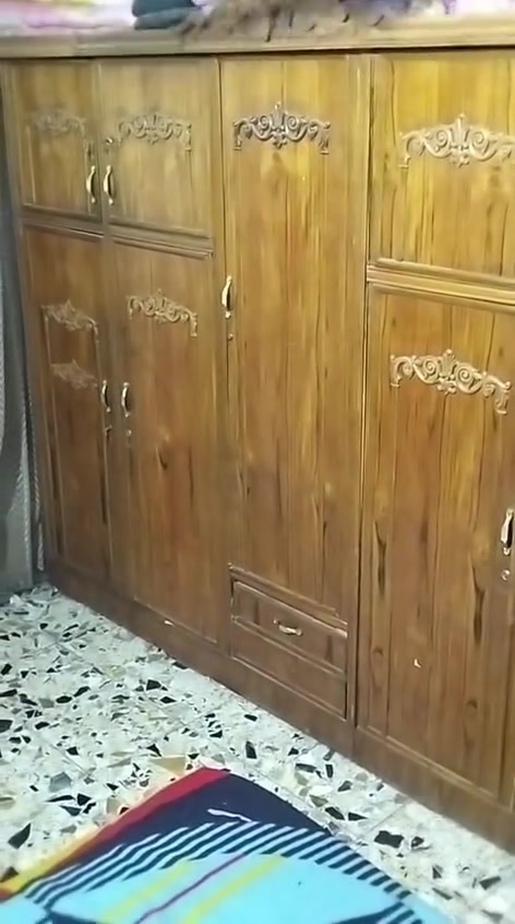 للبيع ٥ بيبان ٢٥٠ بابين ملحق ١٥٠ تخم ١٧٥
 المكان كفاءات العبيدي
 ***********
