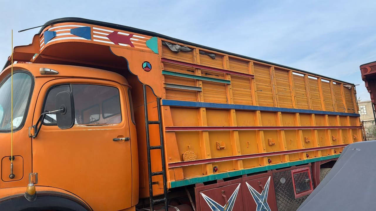 السلام عليكم بدي  مارسدس  للبيع جديد معنى الكلم لا تدريج لا خيسان السعر 5 ملايين وبيه مجال بسيط عنوان ربيعه حي الملايين  الموشراي لايخابرني الله يرحم والديك ***********     ***********
