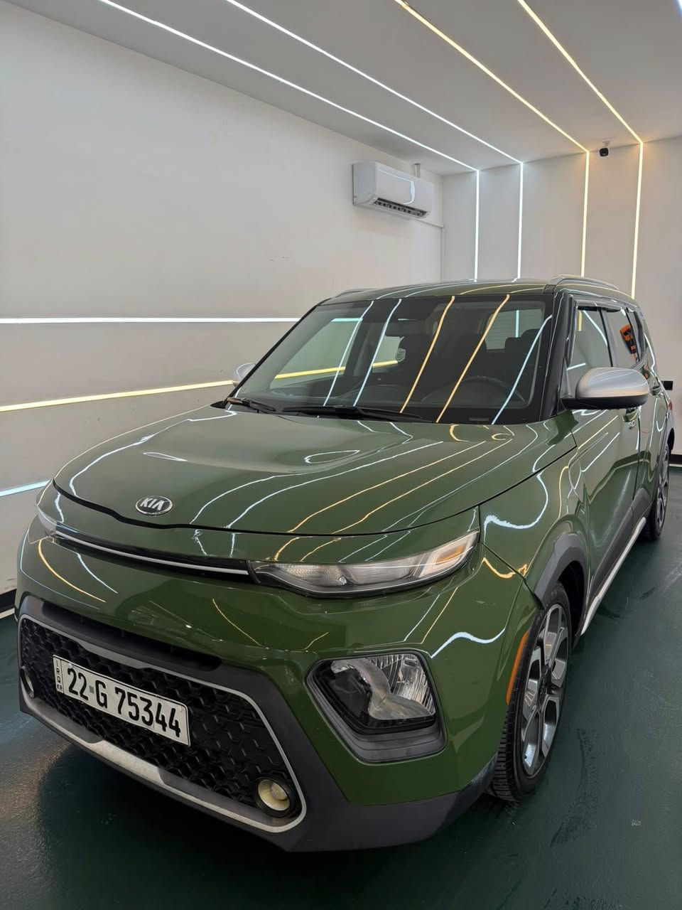 السلام عليكم 
🚗 كيا صول موديل 2020
- فئة السيارة xline
- ويل رياضي
- رادار خلفي
- شاشه
- تحكمات كامله
اوتو ستوب 
حساسات
- تبريد قطعتين
- انضمة سياقة نورمل وسبورت
- محرك دوش 2000
كير       8 نمر 
- كير ومحرك مكفولات
- حادثها موضح بالصور
- ماشية 88 كيلو 
رقم اربيل الجديد تحويل مباشر 
- السيارة بالحقيقة احلى من صور
حادثهة جاملغ وبنيد تصليح فقط بالغد الايمن  
باب الصدر صبغ والجاملغ الثاني فقط كلير بدون حادث 
العنوان بغداد 
السعر 115ورقة وبيهة مجال بسيط 
الاستفسار ***********
واتساب   ***********
