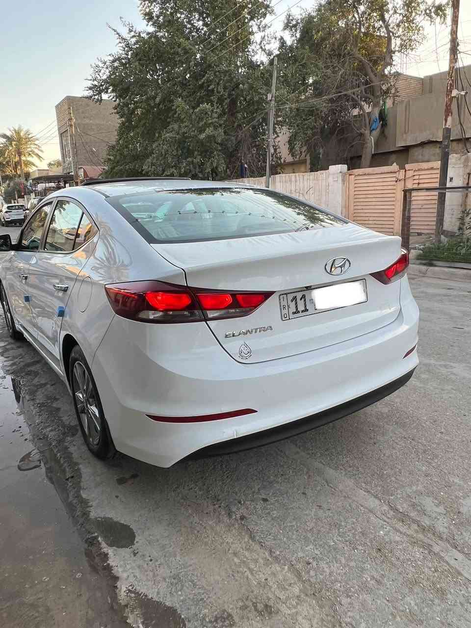 السلام عليكم
النترا 2017 خليجي مال شركه العامه سيارة  بوضع الشركه جديده  مكفوله من الصبغ والبارد والشخوط سياره جديده بمعنه الكلمه ماشيه 37 حقيقي وعل فحص سياره وضع الشركه سبير والعده مانزلات فابلون الشركه بعده بيهه سويج لاخ بعده مامستعمله لزكات شركه ونايلون شركه بعده بيهه سياره جديده مكينه وكير وضع الشركه برغي مامفتوح بيهن سياره وضع شركه 
صدر امامي وخلفي وضع شركه تراي زيرو جديده مواصفات
فتحه طكتين 
تحكم ستيرن جهتين 
محرك 2000 دوش المرغوب 
داخل صاج 
ستيرن صاج 
تبريد قطعتين 
3 انضمام قياده 
عادي وسبورت 
ونورمان 
خمسه ويل كب 17 
شاشه 
وكامره خلفي 
بكلايت ايل ايدي 
مري شفط 
ويه السويج 
ايكو اقتصاد بانزين 
وباقي مواصفات النترا معروفه رقم بغداد دولي جديد بسمي
هزه وسنويه جديده اتصال *********** مكاني بغداد
