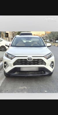 تويوتا رف فورXLE 2020بنزين فقط.  السيارة ماشية 30200كم. فتحة سقف. تشغي...