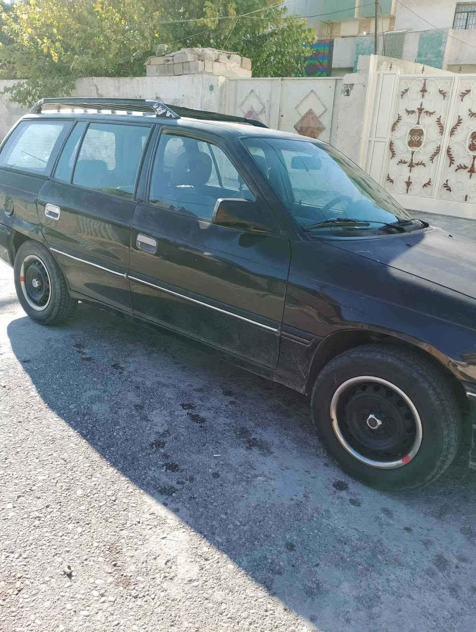 السلام عليكم اخوان اوبل استرا للبيع موديل 93 صدر امامي وخلفي جديد محرك لانسر كلابه اربع طيارات جديد رجاء لا احد لا يراسل على الخاص مسدود الخاص 32 وبمجال بسيط للطيبين ومكاني كركوك وهذا الرقم ***********
