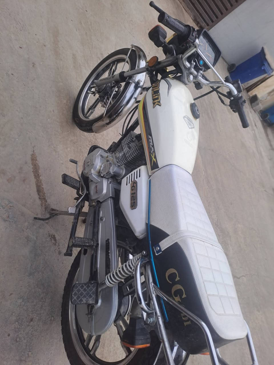 دراجه للبيع مكفوله نقص فقط باتري السعر 500بيها مجال *********** اوراق كامله
