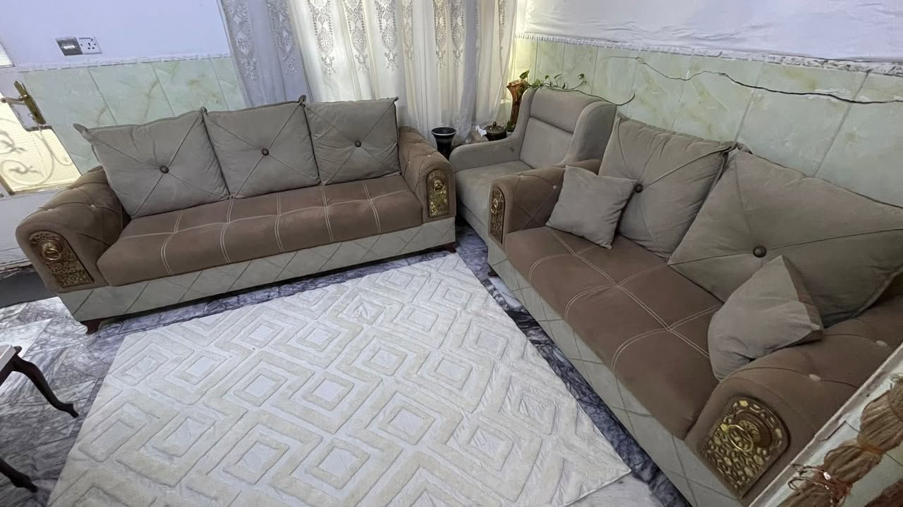 السلام عليكم قنفة ٦ مقاعد نظيف جدا جدا قماش وتر بروف ضد الماء مكانه الكاظمية السعر المطلوب ٢٥٠ الف دينار للاتصال 
***********
