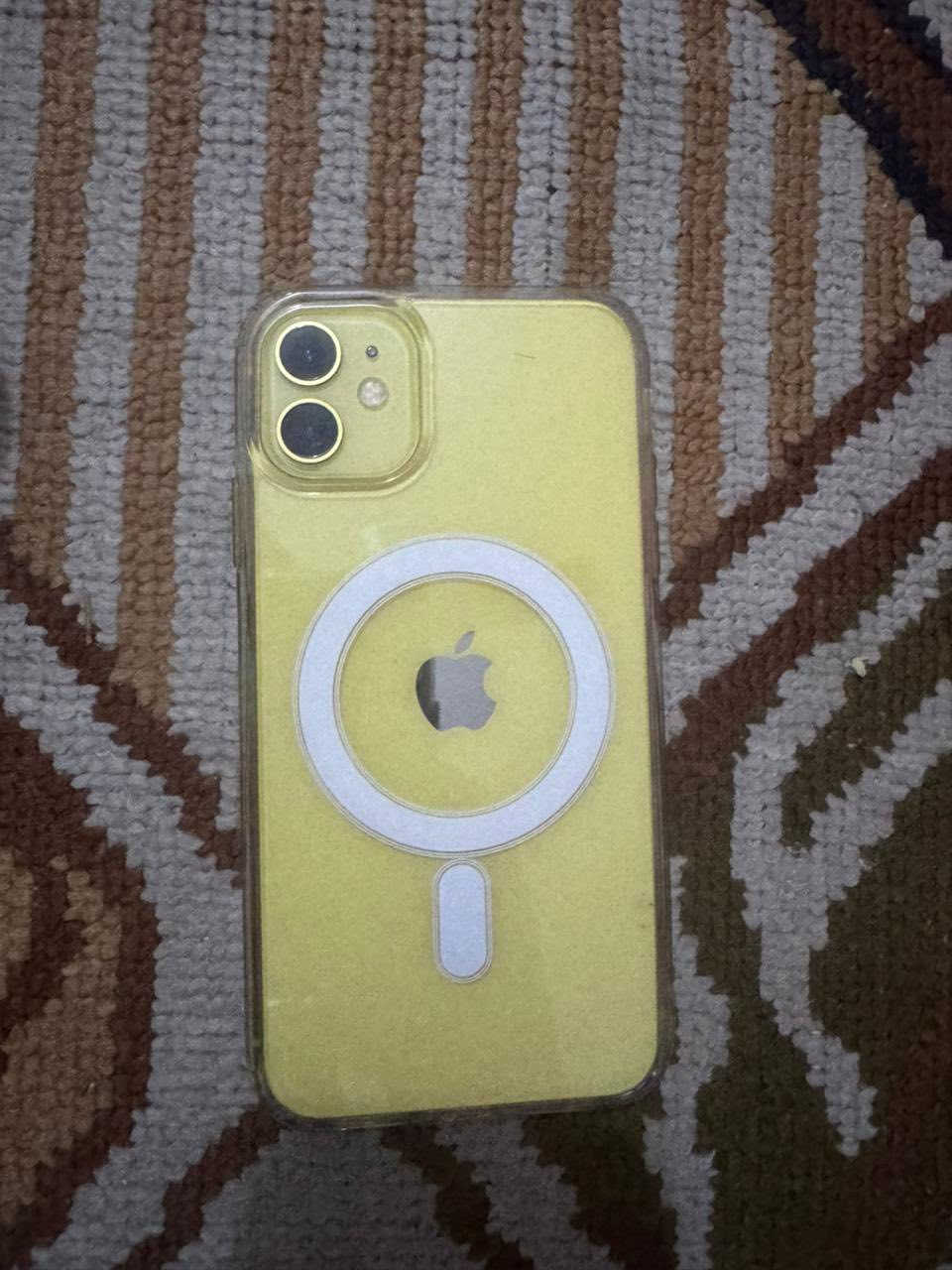 ايفون11عادي بطارية 75 نضافه 100/90.    جهاز ما مفتوح ابد شرق وسط      مكاني مدينة الصدر الهاتف *********** سعر250
