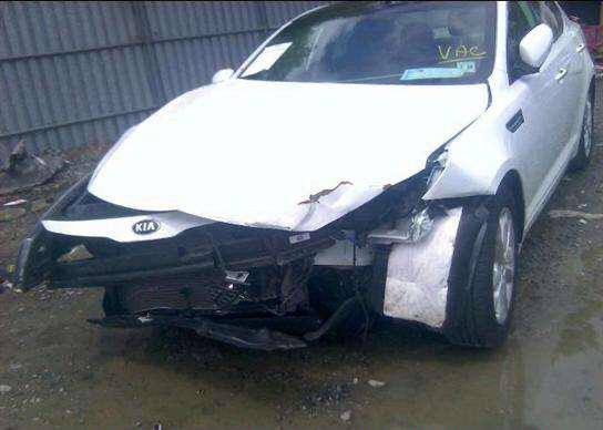 السلام عليكم
اوبتما للبيع 
فول مواصفات 
بونراما
بصمه 
شاشه جبيره  وبعد بيه مواصفات 
حادثه بل منشور وبيه شوي تقشير بل تكمه فقط سياره حلوه شاهد الله نضيفه 
سعر السياره 118وبيه مجال للشراي 
***********
