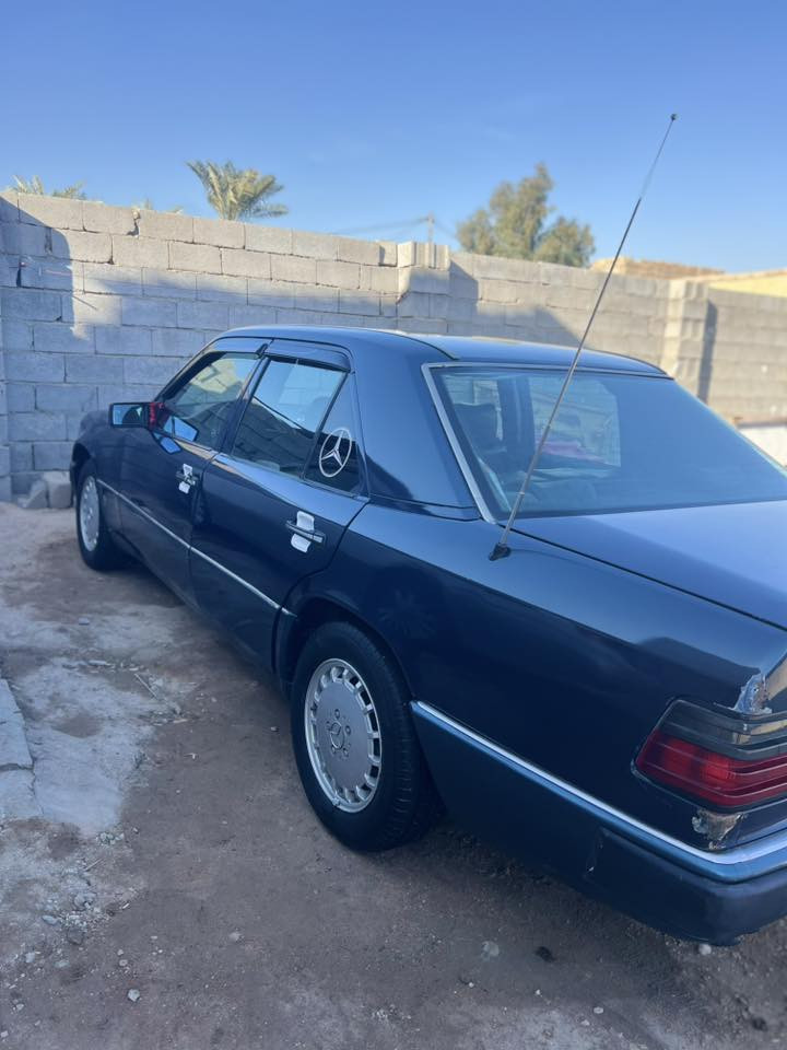 مارسدس دب محرك بلادي 6 ستندر عنكبوت مديل 1989 صبغ جمالي سياره جاهزه رقم بغداد سياره نضيفه تخم تاير سنويه بسمي العنوان البصره الدير رقم الهاتف ( *********** )
