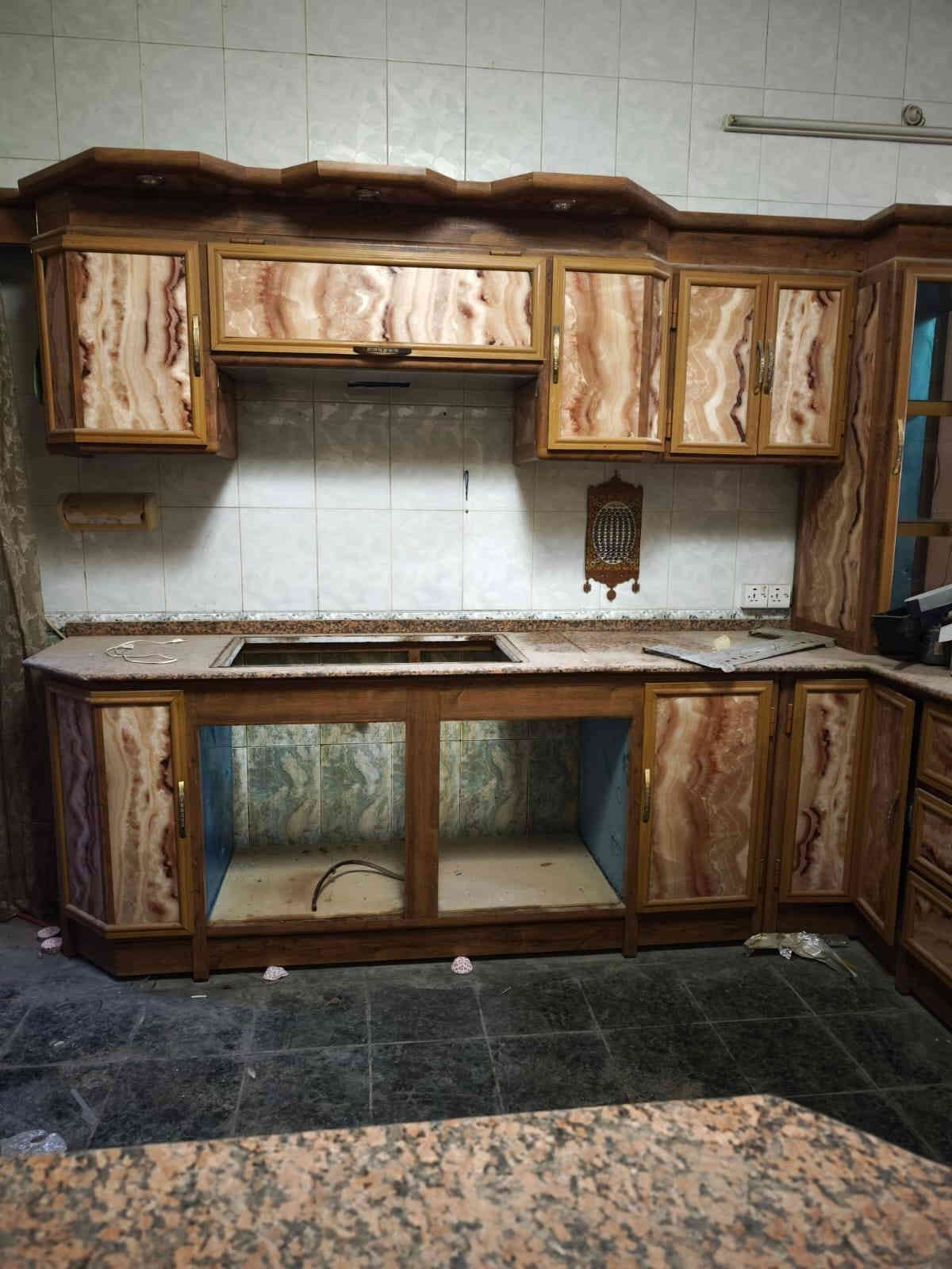 كاونتر ١٢ متر للبيع نضافه ميه بالميه مستعجل على البيعه ٦٠٠وبي مجال عنوان القبله ***********
