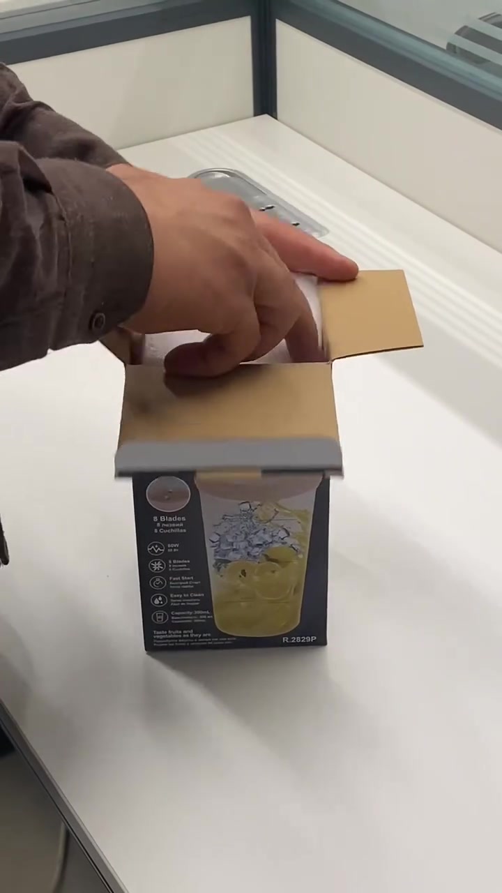 🥤⚡ عصيرك الطازج وين ما تروح!

خلاط RAF محمول يخلط بسرعة بشفرات قوية خلال ثواني 💨
بطارية قابلة للشحن USB وتشغيل بلمسة وحدة 🔋
حجم 300 مل عملي وسهل التنظيف 👜

اختيار مثالي لحياة صحية وسريعة 💪
سعر 18 ألف يوجد توصيل *********** جميع المحافظات العراق
