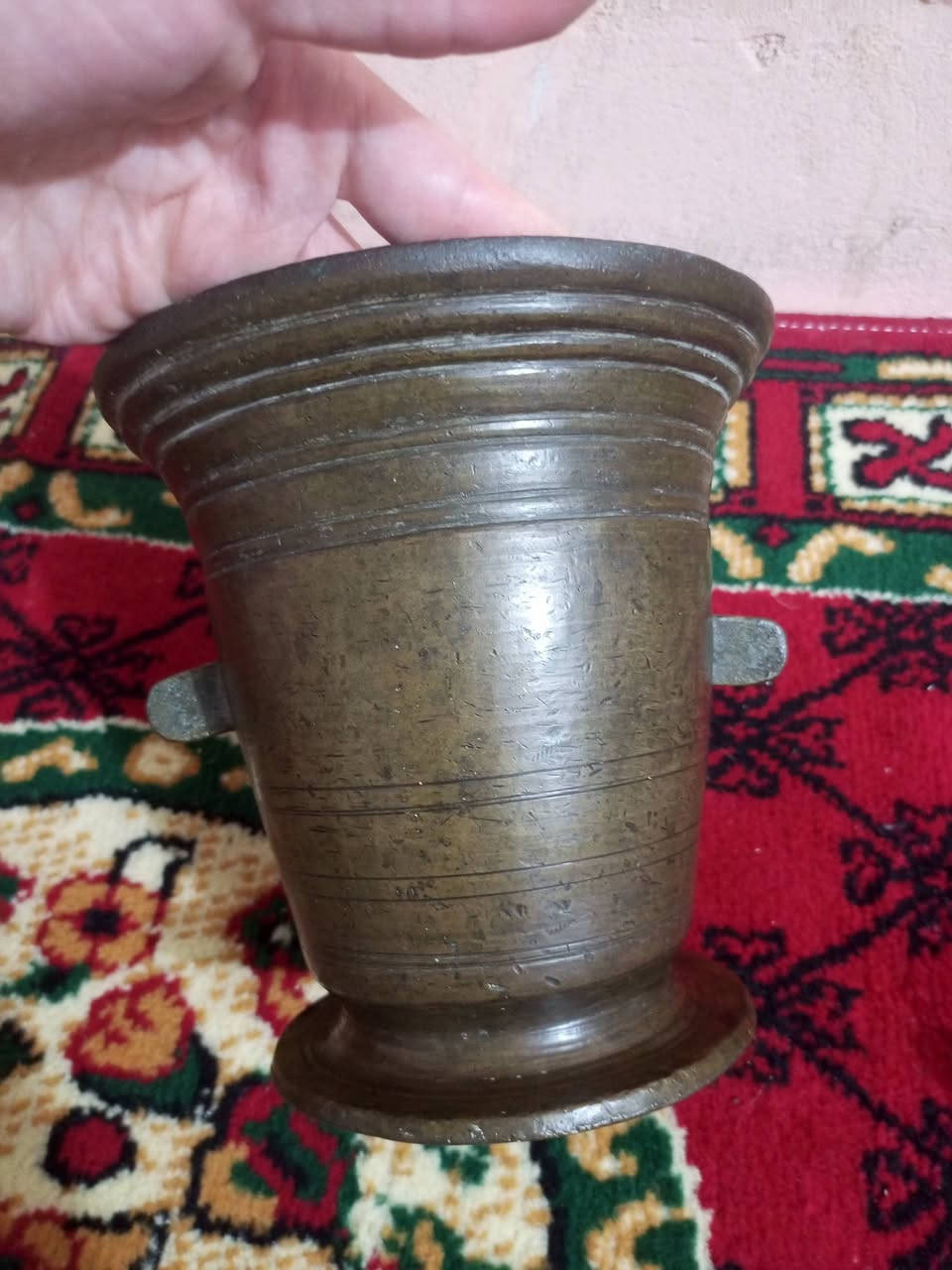 هاون بغدادي ابو التراجي قديم جداً جداً ارتفاع 20سم واليده 31سم
للبيع ‏‪***********‬‏ يوجد توصيل كافة المحافظات
