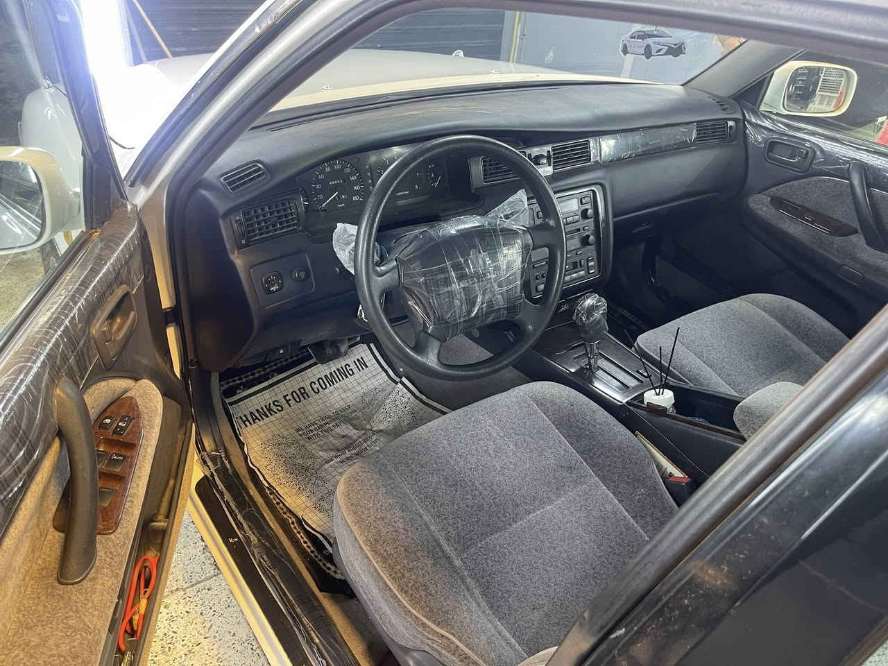 السلام عليكم اخوان للبيع راس الثور موديل 98يسرى بلاد وارد سعودي مصبوغه عام بدون حادث سابقا كير عادي مبدله غرفه مال يمنى مكينة 300 رقم انبار بسمي سياره نظيفه جدا السعر 105 وبيه مجال
