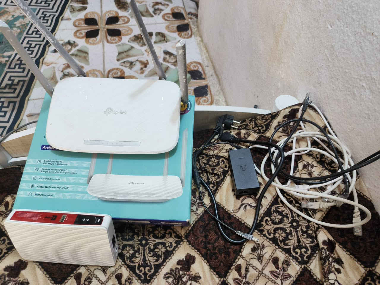 راوتر Archer c50 مع غراضه كامله للبيع + عاكس بقدره تشغيل 4 ساعات 
المكان/ ناصرية . الإسكان الصناعي
للتواصل/ ***********
السعر خاص
