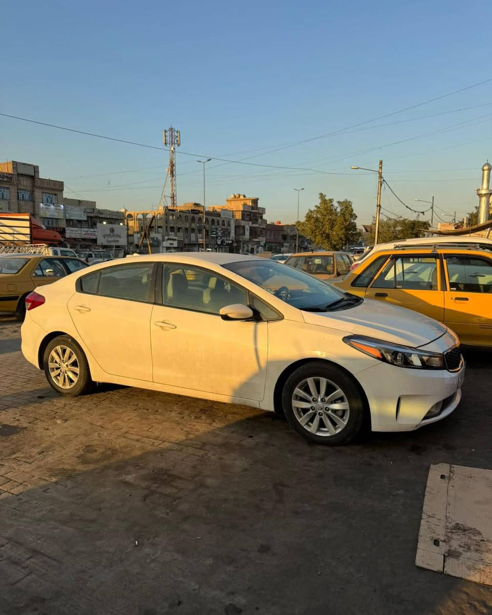 ارخص كيا فورتي بالسوك الي على باب الله ياخذة بلاش 🌹🌹🌹
   ✅ لمعرفة السعر علق ب …✅ تم 🤲

كيا فورتي …❤️❤️
موديل 2017 
ماشيه 92 
مواصفات عاديه 
الحادث مثل ما موضح بالصور 
☎️☎️☎️☎️
 ***********
