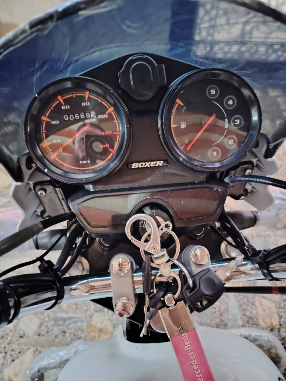 السلام عليكم دراجه بوكسر رقم وسنويه موديل 2023دراجه زيرو شرط مامشيه كفاله عامه ماشيه ٦٦٠ كيلو يعني زيرو دراجه جانت ضامينها مزوده كسحات سكان كاسحه مكينه جنطه قفل  سعر مليونين ٩٠٠ شراي يتصل ***********مكاني بصره الأمن الداخلي
