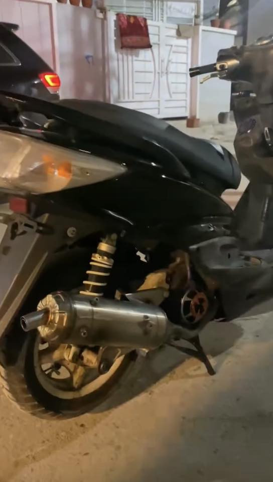 السلام عليكم من رخصة الادمن دراجه سكنس فحل بوشه 58مزوده  مابيها نقص  دراجه كامله تريشه وحده واكعه و دشبول بي عطل بسيط فقط +فجها موجود قبق هندر موجود مراوس ماراوس ودراجة خير من الله اكفلها كفالة عامة من السرقة وغيرها الغراض البيها :
صلنصه ستيل
قطره دهن مشمشي GAMC
قبق فلاوين مشمشي
ملقط مشمشي اصلي
قبق جوزه كرزي
تعلاكه RS
دبلات خلفيه PRM
فلنجه رياضي مشمشي
قباقه كور كرزي
ستاند صفح كرزي
يدات بريك رياضي
جاملخ طيار امامي كاربون 
مكاني بغداد الاعظميه رقمي ***********
هذا الانستا للماعندة رقم s8nq_ /d6iti
