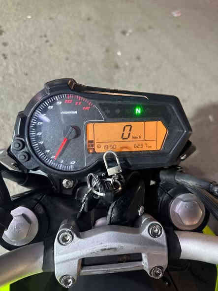 موديل 21ماشيه/7000/الدراجة مرقمه سنوية باسمي/الدراجه جديده السعر قفل 2500،000.    
*********** مكانها الاعظمية قرب المقبرة الملكية
غير متواجد على الفيس
