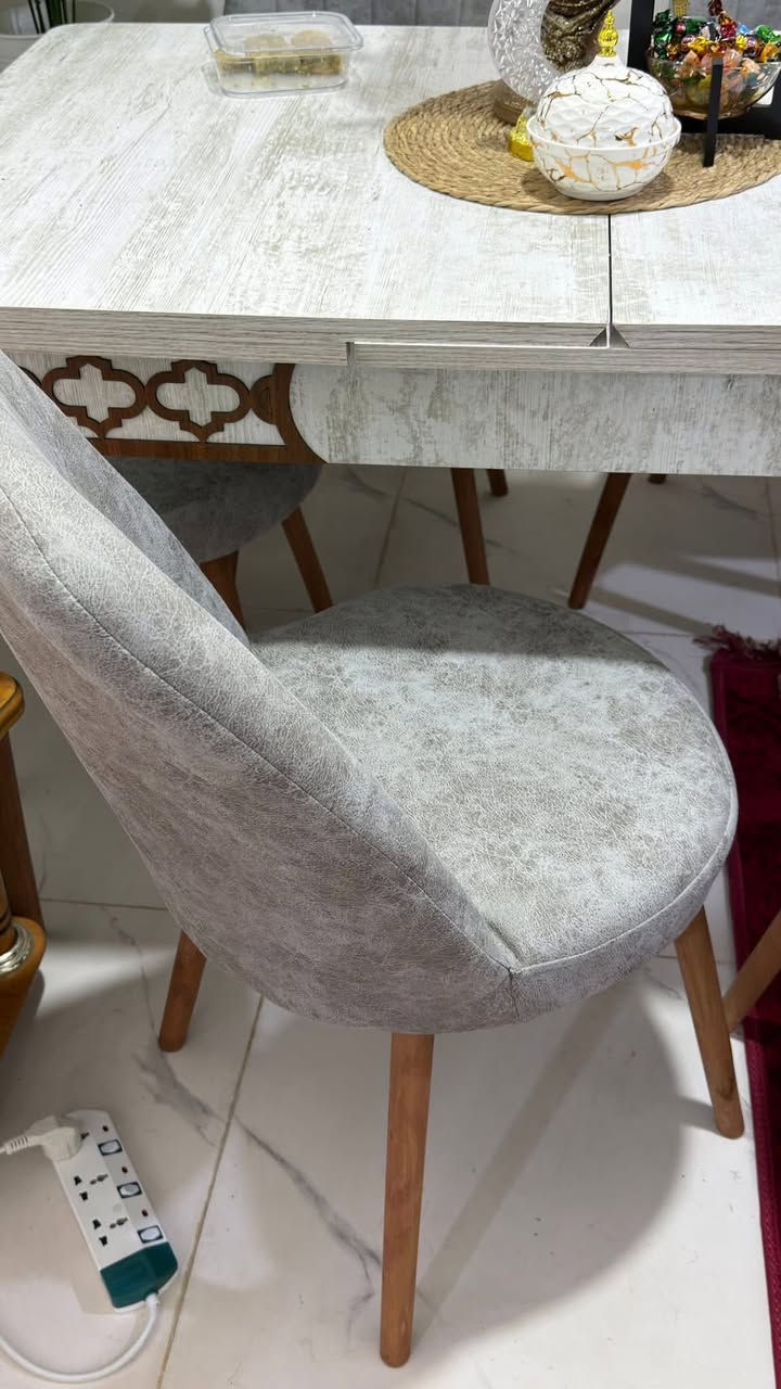 الســــلام ؏ـــليكم
ميز طعام سلايت 6 كراسي
خشب نظيف جداً جداً استخدام قليل جداً 
السعر 200 الف وبي مجال قليل


**إذا كنت صاحب هذا الإعلان وتريد حذفه لأي سبب، رجاءا أرسل رسالة إلى الدعم الفني**