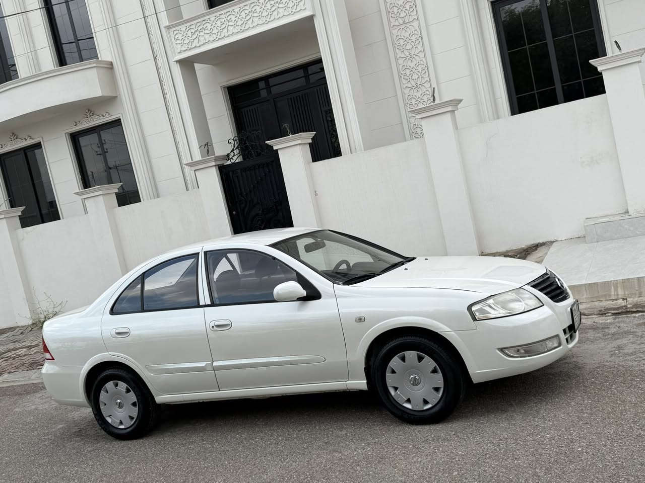 سيارة نيسان صني 2010 
شرط كير محرك صدر امامي خلفي جاهزها اربعه تايرات جددت ماشيه 121 سياره على وضع شركة اسبير شركة منازل بيها كارت بل جاملغ وبارد واحد وباقي كفاله عامه من كلشي سعر 117
***********
