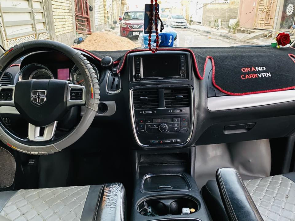 السلام عليكم اخوان سيارة دوج كرفان فئة RT موديل ٢٠١٦ رقم نجف مالكها بالنجف تحويل مباشر محرك وكير جديد 3600 فول مواصفات عدا الفتحة ابواب كهرباء مقاعد جلد ومغلفيهن للحماية السعر 123 وبيها مجال بيها ملاحظات بسيطة للشراي يتصل ويدلل مكاني كربلاء  
هاتف ***********.
