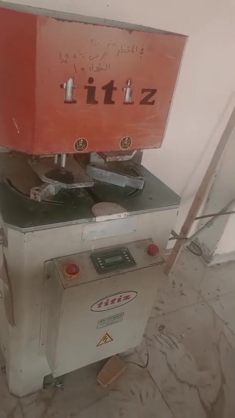 السلام عليكم
معمل pvc نضافه ٩٠%
جاهز للعمل معمل شغال ماتصرف عليه كلشي 
سنكل مكانه ديالى للاستفسار ***********
