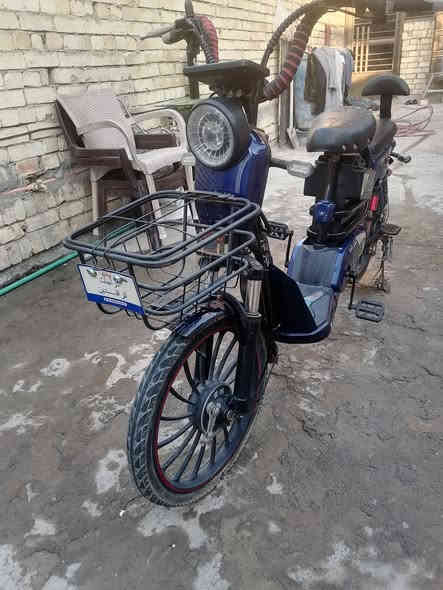 السلام عليكم دراجة شحن للبيع يرادلها فقط تبديل بطاريات لين جانت متروك شوية السعر ١٠٠
***********
