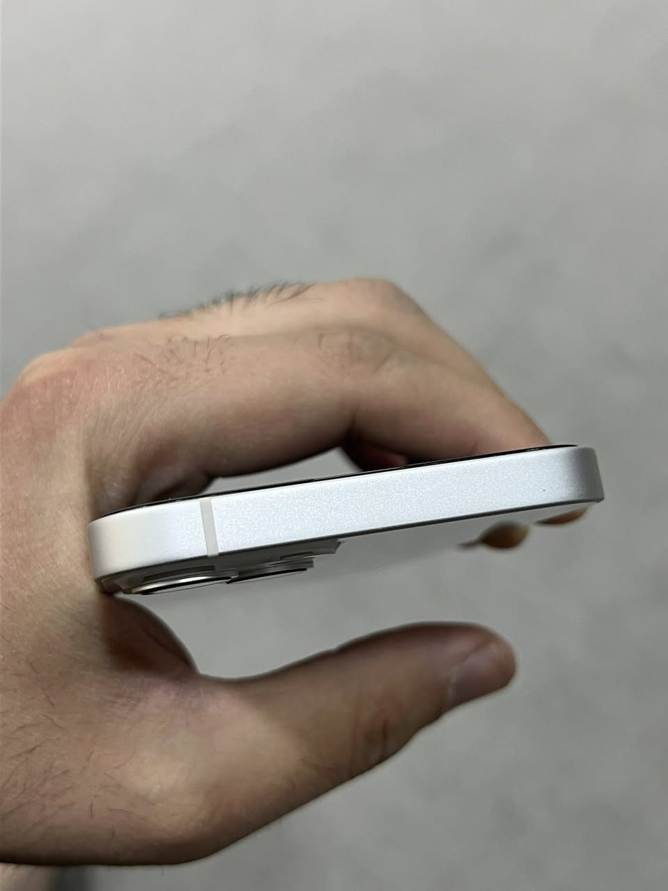 13 عادي وتر بروف
ذاكرة 128 نضافة 100% شخط واحد مابي جديد جداً كما موضح في الصور 

بطارية 95% بلادية مكفول من اي عطل او خلل مع كارتونه

للبيع او مراوس ب 15/16 برو ماكس 

تواصل خاص او ***********

حله شارع 60
