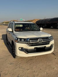 لاندكروز موديل2019 ساز كراند تورنك ماشيه 110الف دبل ماوس  3 شاشات رقم ...