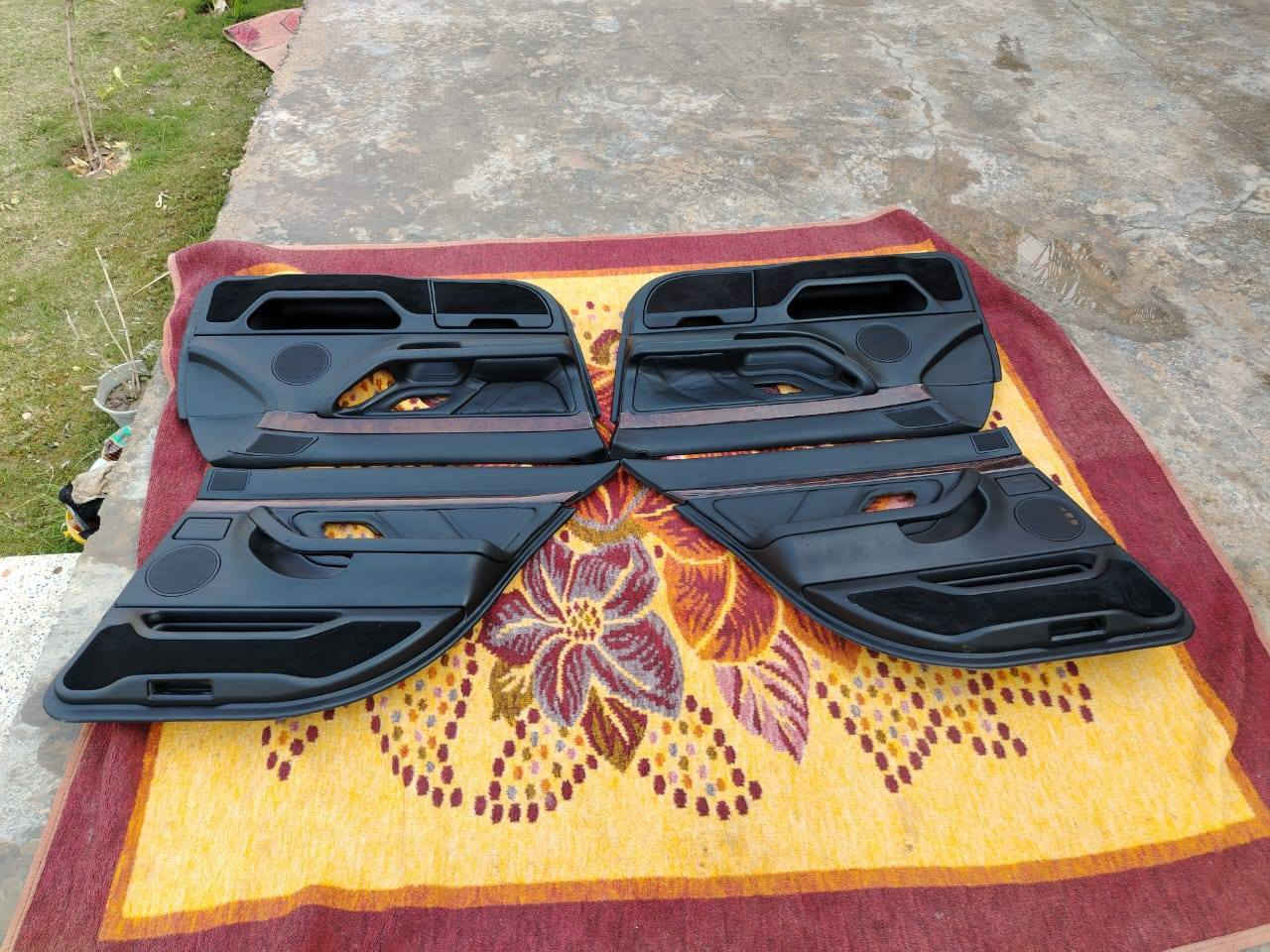 سلام عليكم من رخصة الكابتن المحترم  تخم بطاين  اسود  كاملات مقفلات
***********
