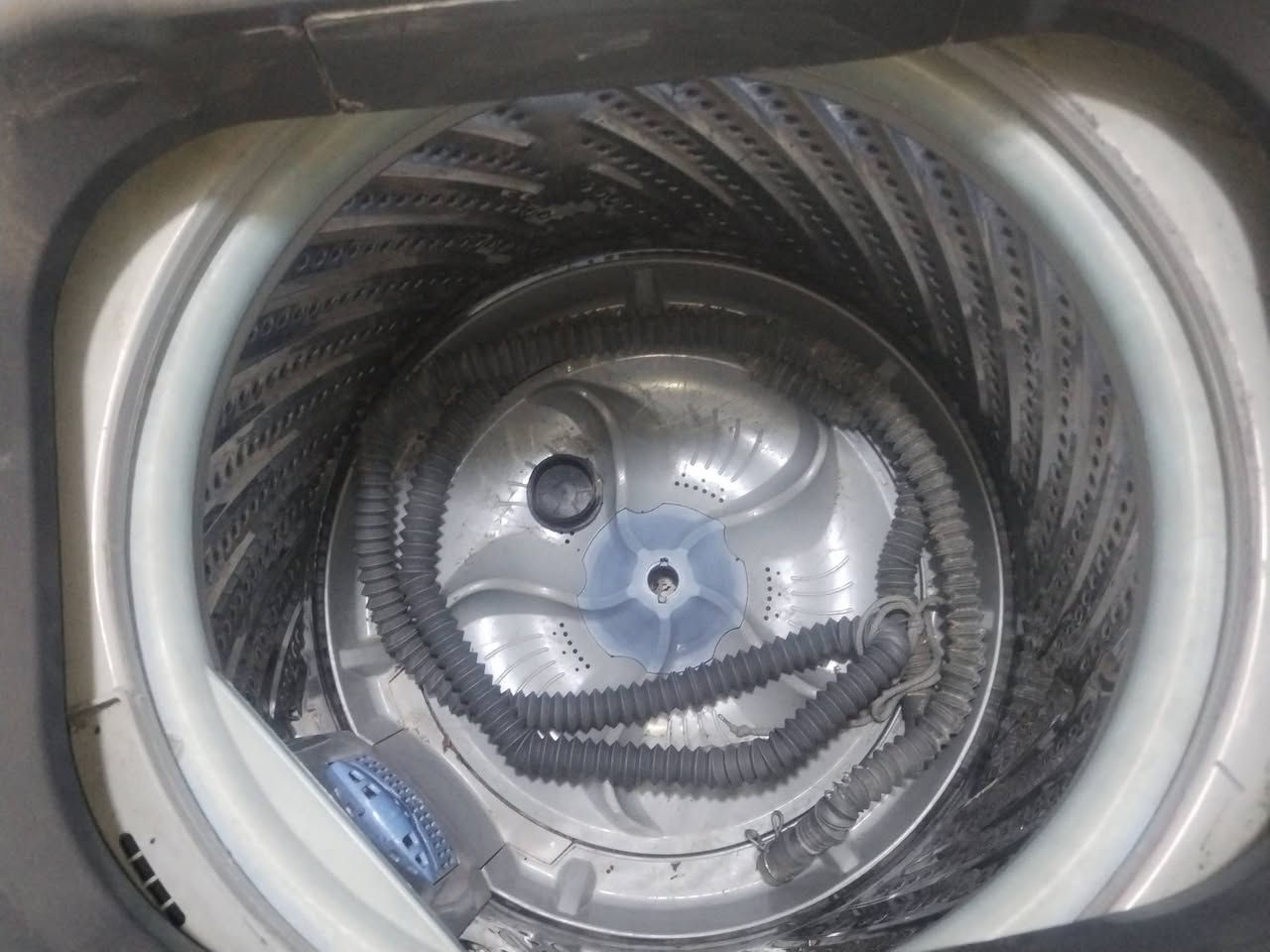 سلام عليكم شباب
غساله اوتو ماتيك نضيفه كلش كلش انضف من التصوير تحمل 15 كيلو سعرها 275 بيها مجال كلش بصيط مكان بغداد جكوك قرب بوابه الكاضميه رقمي ***********
