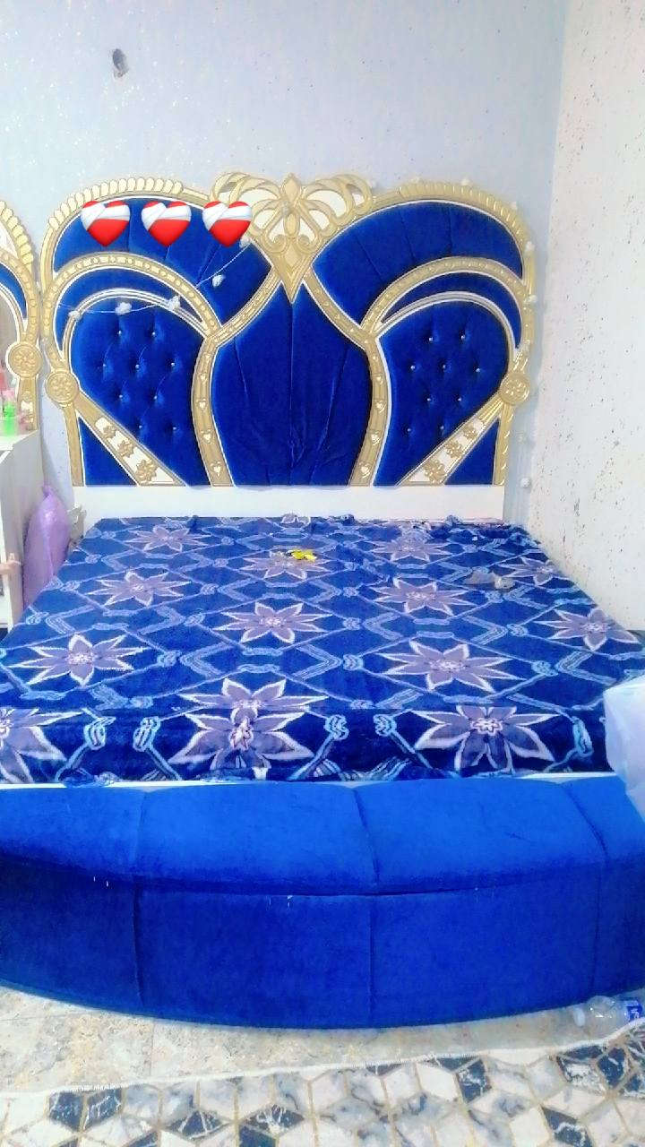 سلام عليكم غرفة البيع نظيفة كلش عدد القطع ( ٩) قطع مثل ما واضحة كدامكم سبب البيع لان أريد اشيل سعرها (مليون و ٣٠٠)  مكاني الدورة  ماعندي توصيل هاتف ***********.  *********** وتساب-
