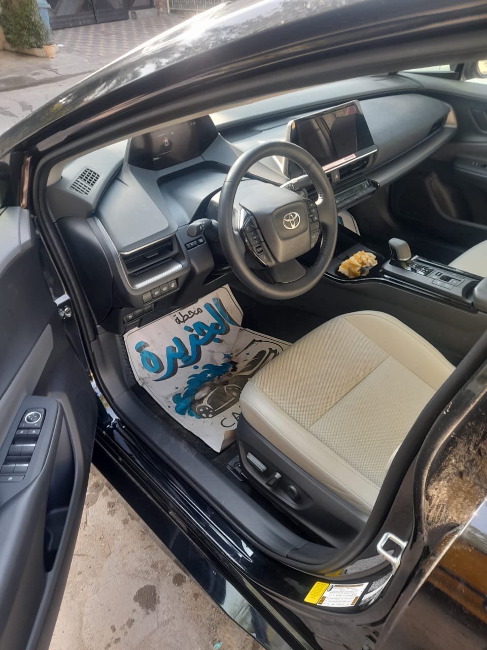  تويوتا بريوس XLE
موديل2024  الشكل الجديد كلياً
 اللون اسود خارجي داخل ابيضّ حليبي السيارة خير من الله 
متصرف عليها ربع 
الضرر فقط تبديل الدعامية  اصليه +صبغ دعاميه. خاليه من صبغ
- المواصفات:-
- سعه المحرك 2000 + محرك هايبرد 
-شحن ذاتي
-كشنات جلد حليبي 
-تدفئة كشنات
-السيارة ماشية ٣٠٠٠ الف
- التفويلة تمشيك البانزين 650  كيلو والهجين 1000
- هندبريك بصمة
-تشغيل عن بعد 
- مانع انزلاق 
-4 حساسات امامية
-4 حساسات خلفية
- تحديد مسار 
- مثبت سرعه
- قياده ذاتيه
- مصابيح زينون
- رادار امامي
-رادار خلفي
-رادارات جوانب
-توقف عند عدم الانتباه امامي + خلفي
-السيارة اربع انضمه سبورت وايكو وكوستوم ونورمال
- شاشه كبيره
-كامره خلفية

