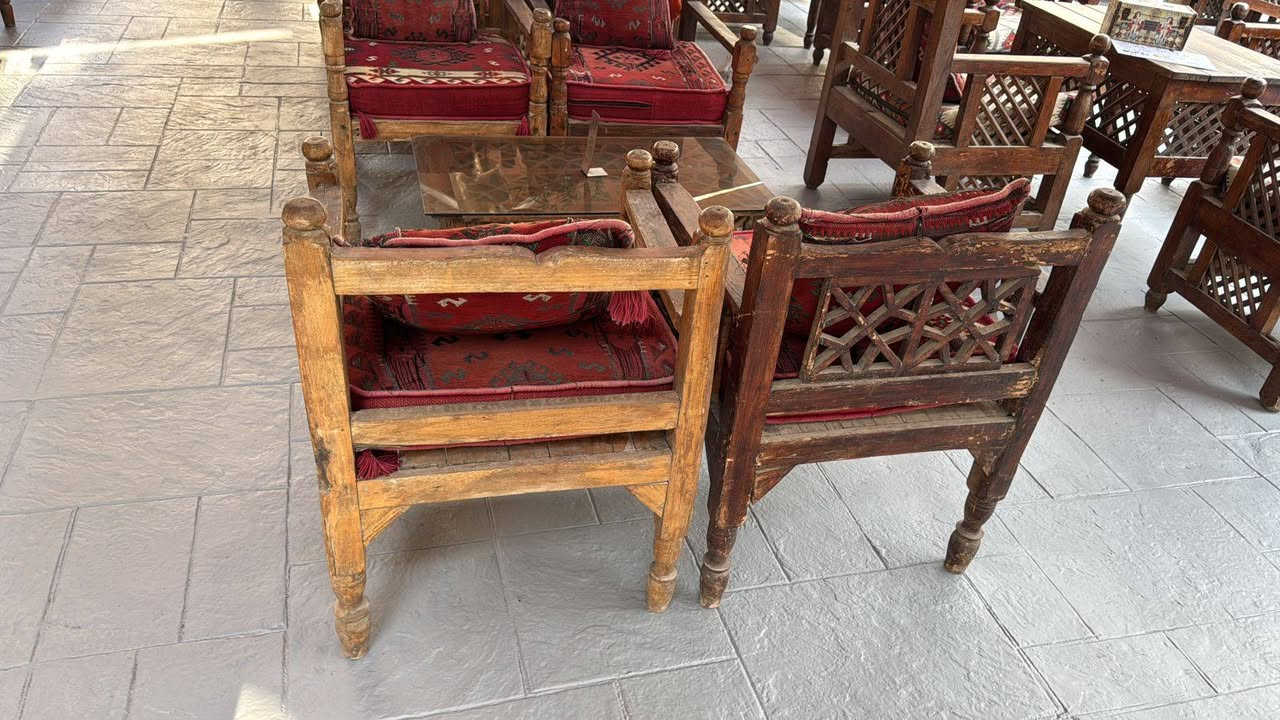 كراسي وطاولات تراثية أصلية مناسبة لمشروع كهوة – مطعم – قعدة تراثية
• العدد: ٤٨ كرسي (من ضمنها ثنائيات)
• ١٨ طاولة متناسقة ويا الكراسي
• خشب متين وتصميم تراثي أنيق
• الحالة: تحتاج فقط صبغ (يعني مشروع جاهز وينطن روحية كلش حلوه للمكان) 

السعر مناسب
للاستفسار الاتصال بالرقم ***********
