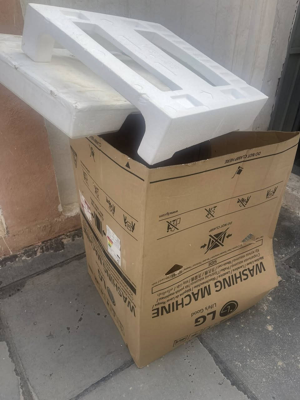 للبيع غساله ال جي 16كسر كارتون الله شاهد اول البارحه شتريتها بس مارادوها يردون باب جانبي السعر 500قفل ‭0775 069 0221‬
