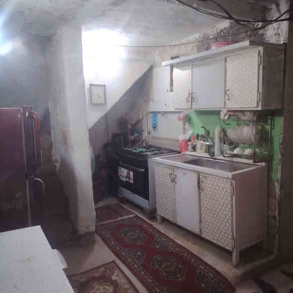 سلام عليكم  بيت 100 متر طابق وربع  شارع ملعب الكوفه  30 وبي مجال مكتب سلام شبلاوي  ***********
