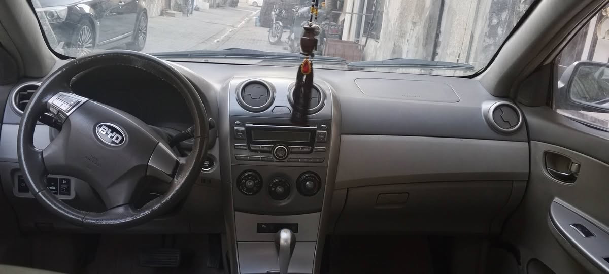 سلام عليكم بي واي دي موديل 13جي ثري موصفاتها معروفه بيه باب جاملغ السياره حلوه الباقي كله مكفول كير مكينه صدر دبلات كلها شغاله كبل للشارع كامله امكمله المكان الغزاليه هياكل شارع خوله الشراي يتصل على هذا الرقم ***********
