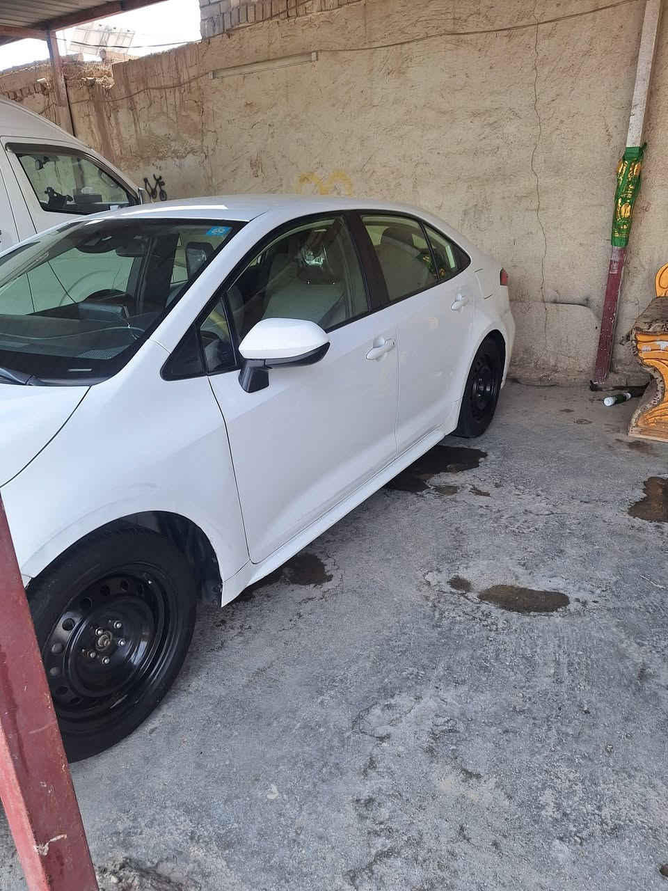 السلام عليكم للبيع كورلا 2020 امريكي LE مكينة 1800 بانزين فقط
مكينة مكفولة وضع شركة ماممدود عليها صبانة 1800 مرغوبة
كير مكفول وضع شركة ماممدود علية صبانة
حجر بيئة بلادي
تبريد ثلج ❄🧊 + تدفئة 🔥 ابيانو 
ماشي95 mi وقابل للزياده 

 لغود + شواصي + حوض + تكم مكفولات +  مكفول 
صدرها 80%
موصفات
1 رادار امامي + توقف ذاتي عند الاقتراب
2 شاشة اعطال
3 شاشة مسجل + كامرة دوارة 360 درجة
4 عدسة LED ابيض عالي ناصي بلادي + كشاف ضبابي
5 فول تحكمات ستيرن + اوامر صوتية + نظام طوارئ
6 تحديد مسار + مانع انزلاق ABS + قفل سرعة
7 نظام ECO اقتصادي + sport رياضي
8 سايد بريك بصمة + اوتو هورد توقف ذاتي
9 جهازة انذار + جهازة سرقة
10 داخل اسود 
11 لايت اوتوماتيكي حول الاجسام
12 جام اربعة اوتماتيكي 
(حادث فقط ربع بنيد وقبق جنطه ومبدل اصلي  + طخطخات بسيطة اقل الشبر + رصعات بسيطة)
صور الحادث بل منشور 
سنوية + رقم جديد الى نهاية 2026 بسمي تحويل مباشر 
مكاني بابل حله مركز مدينه 
السعر 137وبيها مجال للطيبين واني اسف على الاطالة
 ***********
