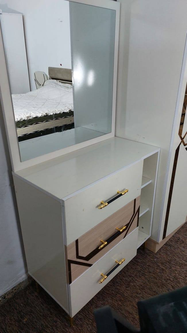 غرفه اقتصادية مستعملة للبيع استخدام اربع اشهر فقط الله شاهد نظيفة جداََ شخط ما بيها مكاني بغداد حي الجهاد سعرها 450 الف للاستفسار الاتصال فقط على هذا الرقم ***********
