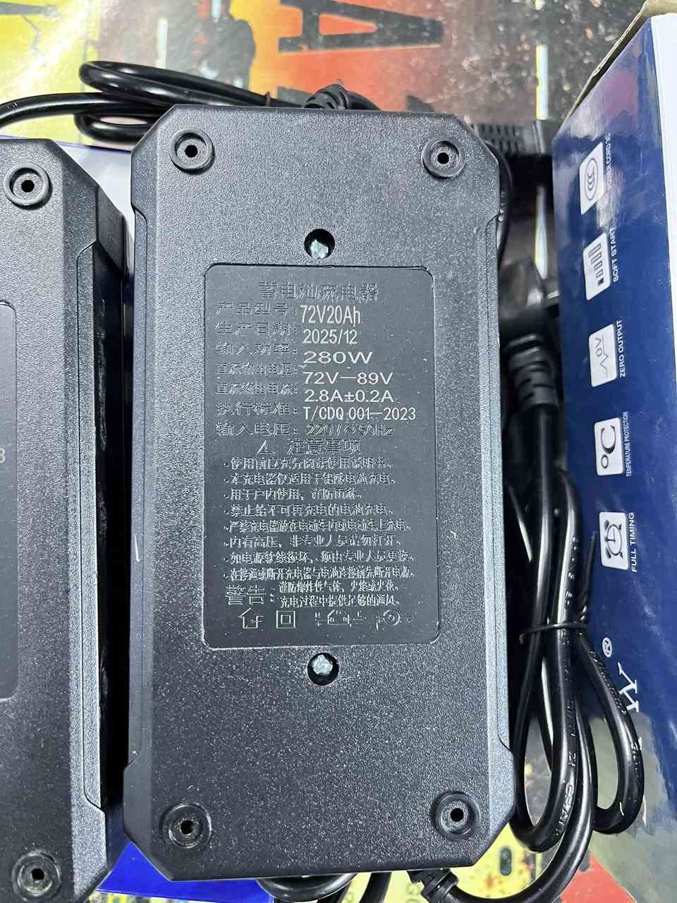 توفرت شواحن 4 بطاريات و 5 بطاريات و 6 بطاريات 
شاحنة درجة اولئ 
فقط سعرهة 17 الف دينار عرض فترة محدودة 
عنواني بغداد دورة مهدية الثانية 
*********** واتساب رسائلللل
