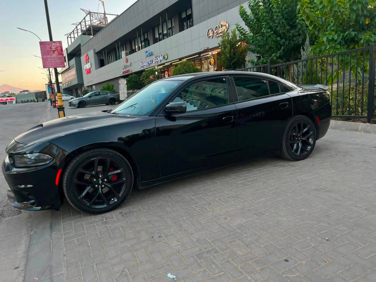 دودج تشارجر 2023 sxt
3.6 
ماشيه 33.000
بدون ايرباك وبدون دواخل 
بدون فتحه 
البنيد والدعاميه محور سبورت ومبدل تايرات جديد
بيها باج تظليل .
كاميرا خلفيه.التحكم على المنحدرات.بصمه.شاشه كبيره.مقعد كهربائي.مصابيح الاماميه زينون.المصابيح الاماميه ليد.مانع انزلاق.ابل كاربلاي.التشغيل عن بعد.كشافات ضباب.نظام مانع سرقه.رادار 

***********
مكاني بسليمانيه
