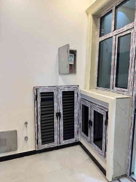 بسم الله ماشاءالله : ع شغل  تمتع بأفضل وسائل الراحة في عقاراتنا الفاخرة!"
🔹بيت مساحة 100م-  واجهة 6،250 -نزال 16 

▪️فول مواصفات  
البيت يحتوى على( 4 غرف نوم مع 2حمامات)

 *الطابق الاول يحتوي على استقبال ومطبخ وصالة كبيرة وغرفة نوم مع حمام ملكي مع منور

*الطابق الثاني3غرف نوم مع حمام

*الطابق الثالث  بيتونه 

المواصفات //

رفت 40مع بتلو 10 يعني صار 50 والصور كلها موجودة من بداية البناء اما السبتتنك تجي وتشوف بعينك ع شرط غرفة نوم مسويها

ارضية كلها 60×60وتطبيك الارضية فرش حصو مع بسيس بالاضافة الى مادة

المطبخ والحمامات والحولي كلها تطبيك الواح وليس سيراميك

بورد نظام كامرات وانترنت مخفي

ابواب تركي اصلي ضمان مع ابواب حمامات المنيوم

مغاسل تعليك مع غربية تعليك نوع توته

حمامات الواح مع خلاطات تركي اصلي

البيت جبسن بورد مع انارات بروفايل وانارة مخفية

بوكسات خارجية للغاز والماطور مع تانكيات عدد 1 الف لتر

🔹نوع العقار طابو زراعي سند٢٥
🔸الدورة -البوعيثة -السلطان الثالث 
🔻البيت باسمي مباشر بدون دلاليه 

اتصال 
‭***********
