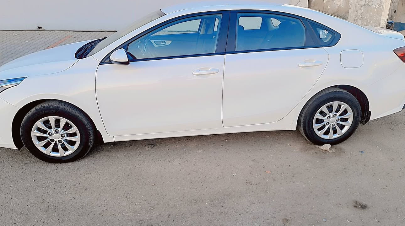 السلام عليكم للبيع كيا سيراتووو موديل ٢٠٢٤ مكينه ٢٠٠٠ ورقم بغداد كفاله من الصبغ والبارد مكانها بغداد الاتصال على الرقم ***********
