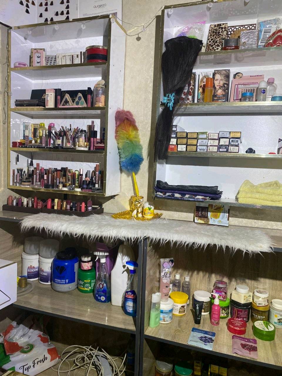 💇‍♀️ للبيع صالون مع جميع أغراضه

📍 الموقع: النجف – بداية حي ميسان، قرب أسواق دينار ودينارين، داخل مجمع الرحمن التجاري.

✨ اسم الصالون: نازك بيوتي.

💰 السعر: 6 ملايين دينار، وقابل للتفاوض بحدود المعقول.

للاستفسار والمعاينة، راسلني على الخاص.