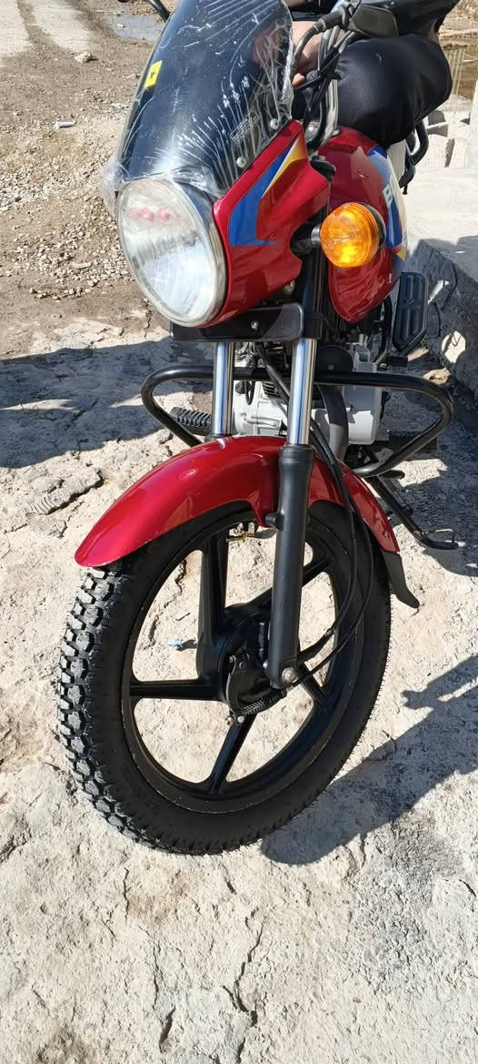 سلام عليكم بوكسر موديل 21نظيفه حيل اوراق اصوليه باقيه بس على الرقم ولبارحه شديتلها تخم تاير دراجه نظيفه حيل مستعجل على بيعتها مكان بغداد مكلف بنشر ***********
