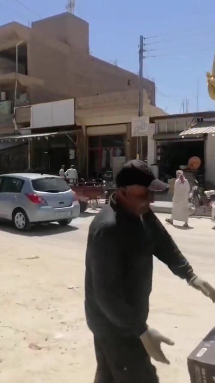 🔴 بضائعنا متجددة يومياً.. لأن رضاكم هو غايتنا! 🛠️ 🔴

​من فضل الله وتوفيقه، مستمرون بتقديم الأفضل لكم في محلات باب الحارة للمواد الإنشائية والصحية!
​بعد أن أنهينا تفريغ الوجبة الأولى من البضائع الليلة الماضية، باشرت كوادرنا منذ الصباح الباكر بتفريغ الدفعة الثانية والأحدث من التجهيزات والمواد لرفد مخازننا وتلبية كافة طلباتكم.🚗

​🌟 ماذا تشمل الدفعة الجديدة؟
⬅️ ​📦 صناديق أطقم #صحية متكاملة: تشكيلة جديدة من أحواض غسيل "مغاسل" كرتونية من الطراز الرفيع ماركة (#SULTAN) ومستلزماتها الفاخرة.
⬅️ ​🚰 صناديق خلاطات مياه: خلاطات جدارية متميزة لضمان كفاءة وأناقة لا مثيل لها.
⬅️ ​🎨 مواد #الطلاء و #التشطيب: أصباغ ودهانات عالية الجودة ماركة (#الياقوت) جاهزة لتلوين جدرانكم بأبهى حُلّة.
⬅️​🧵 #خراطيم #مياه (#صوندات) احترافية: وصلنا حديثاً تشكيلة مميزة من خراطيم المياه ذات الجودة المرنة الفائقة (نخب أول - ربل تركي أصلي بنسبة 100%)، وتأتي مع ضمان حقيقي لسنوات ضد التلف والتشقق.

​✨ عهدنا لكم ثابت:✅💯
​نحن ملتزمون دائماً بما وعدناكم به؛ بضاعة متجددة يومياً، وتشكيلات حصرية تصلنا تباعاً، وكل هذا بأفضل وأنسب الأسعار المنافسة في السوق!

​📍 شرفونا بزيارتنا في المحل للاطلاع على التشكيلة الكاملة: #الانبار #عنه #شارع الحضرة
***********☎
[محلات باب الحارة - وكيل الماركة المسجلة JBL لتجارة المواد الصحية والعدد اليدوية والكهربائية]

​#باب_الحارة #مواد_إنشائية #مواد_صحية #أصباغ #خراطيم_تركية #تجهيزات_منزلية #جودة_عالية
