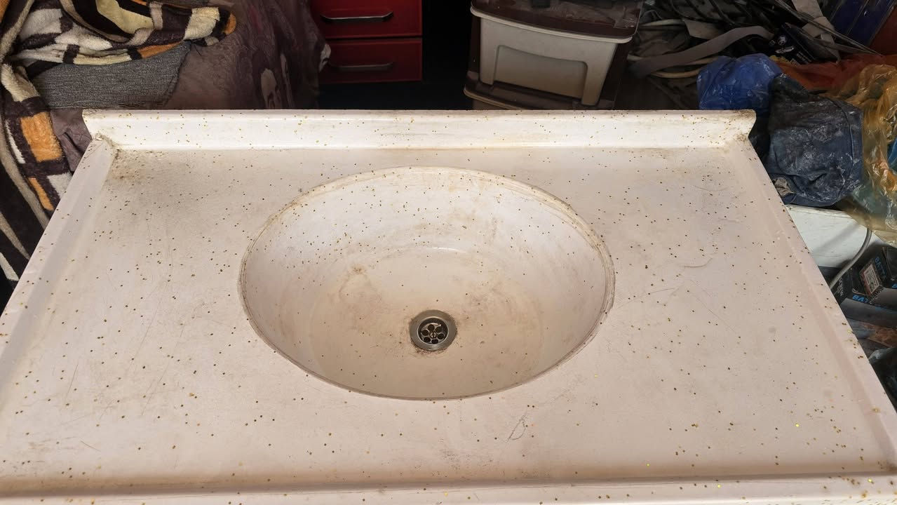 من رخصه الأدمن كاونتر سنك مرمر متر تفصال تكمه جديد بالجيس استعمال شهر ١٥٠الف الشراي يتصل *********** ***********
