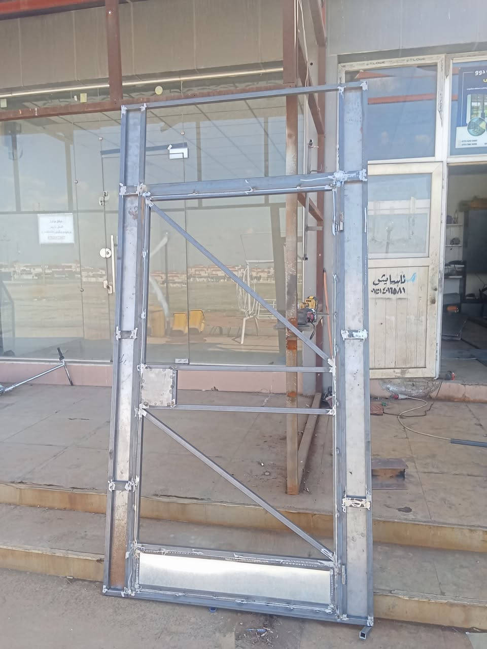 محل حدادة اشتي دو  في مجمع اشتي دو لعمل كافه الاعمال الحدادة  من ابواب ومحجرات وسقائف خارجيه وداخليه  وغرف السندوش بنل 
*********** فايبر 
*********** واتس اب 
العمل في كل مكان في اربيل
